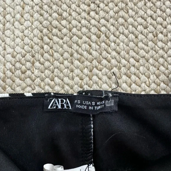 Cropped Ribbed Zebra Print Top - Picture 4 of 5